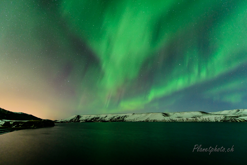 Aurore boréale sur le lac Kleifarvatn, Reykjavik.