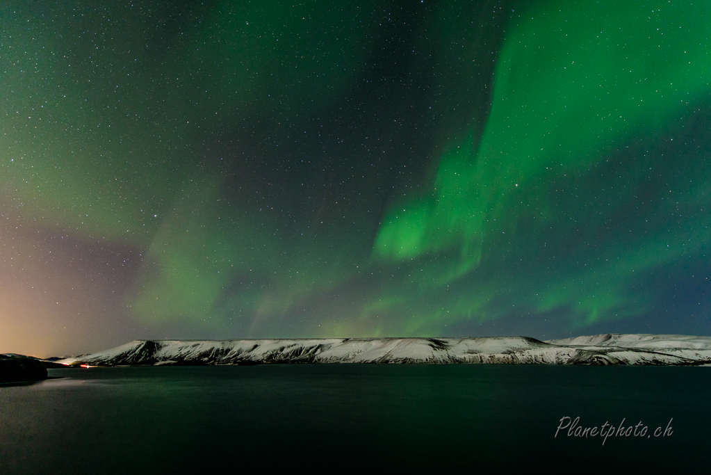 Aurore boréale sur le lac Kleifarvatn, Reykjavik.