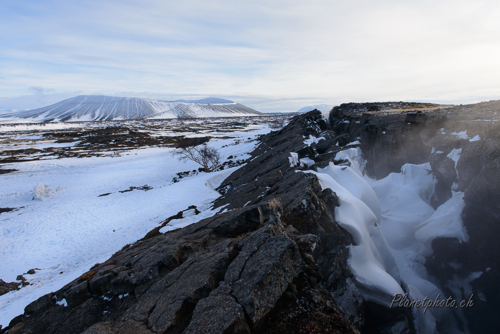 Grotagja et volcan Hverfjall